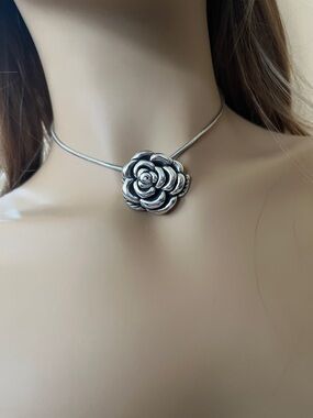 Unique Vintage Sterling Silver Rose Choker 15’ Necklace